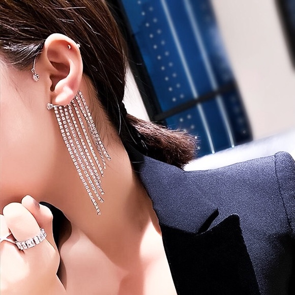 ⚜️[𝟯/$𝟮𝟴]⚜️Long Crystal Single Wrap Earring NEW - Picture 3 of 9